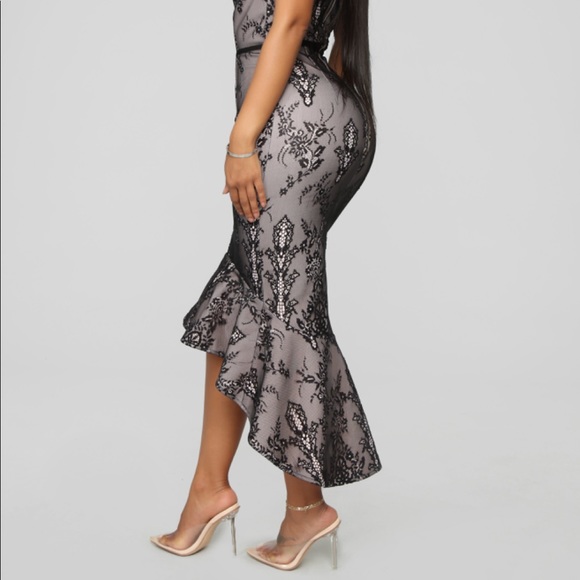 🦋Host Pick🦋Romance In The Dark Lace Midi Dress - Picture 3 of 4